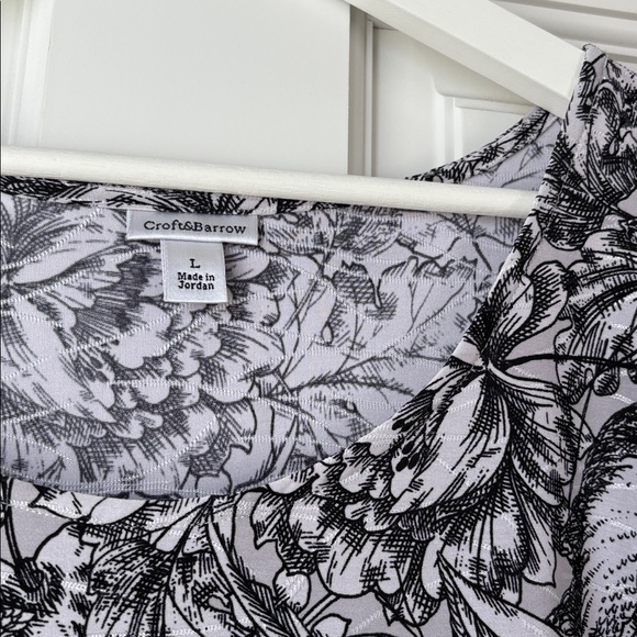 Croft & Barrow Monochrome Floral and Birds Top Blouse large Y2K - Picture 2 of 5